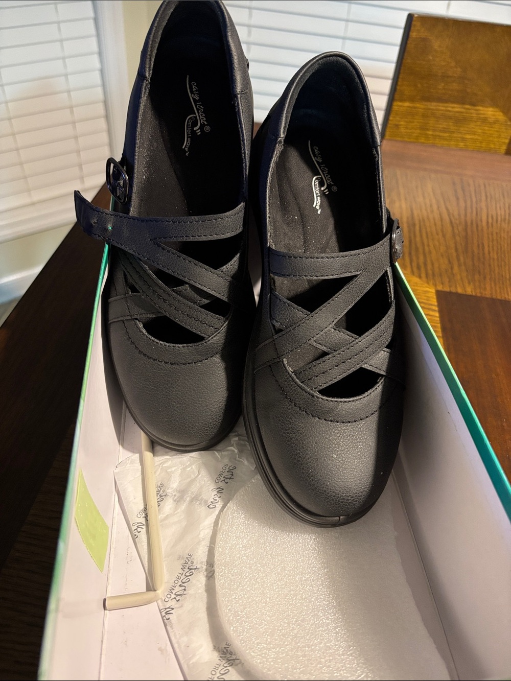 Black Mary Jane Comfort Shoes with Cross Straps